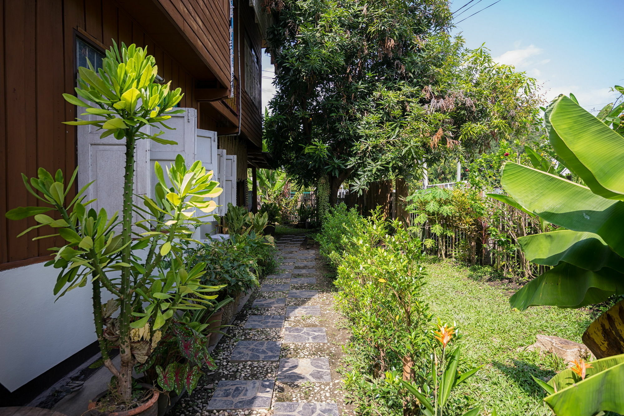 Luna Guesthouse 2 Chiang Mai Exterior photo